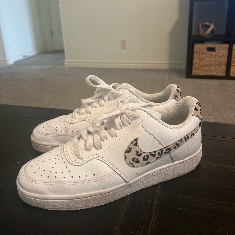White Nikes size 9 brand new no box - Picture 3 of 9